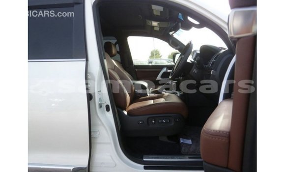 Buy Import Toyota Land Cruiser White Car in Import - Dubai in A'ana Buy Import Toyota Land Cruiser White Car in Import - Dubai in A'ana