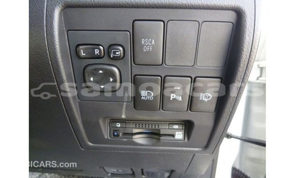 Buy Import Toyota Land Cruiser White Car in Import - Dubai in A'ana Buy Import Toyota Land Cruiser White Car in Import - Dubai in A'ana