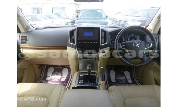 Buy Import Toyota Land Cruiser White Car in Import - Dubai in A'ana Buy Import Toyota Land Cruiser White Car in Import - Dubai in A'ana