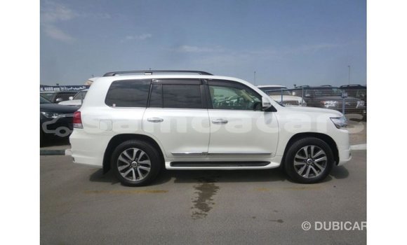 Buy Import Toyota Land Cruiser White Car in Import - Dubai in A'ana Buy Import Toyota Land Cruiser White Car in Import - Dubai in A'ana