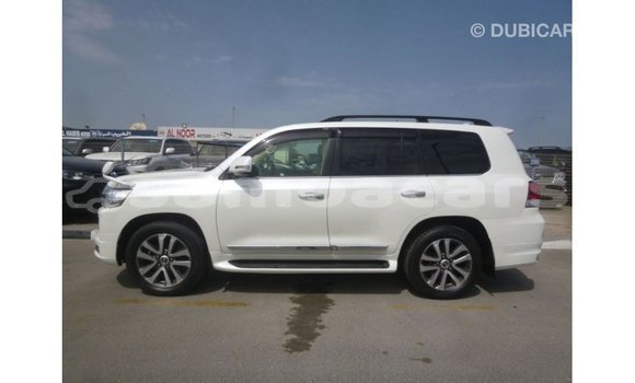 Buy Import Toyota Land Cruiser White Car in Import - Dubai in A'ana Buy Import Toyota Land Cruiser White Car in Import - Dubai in A'ana
