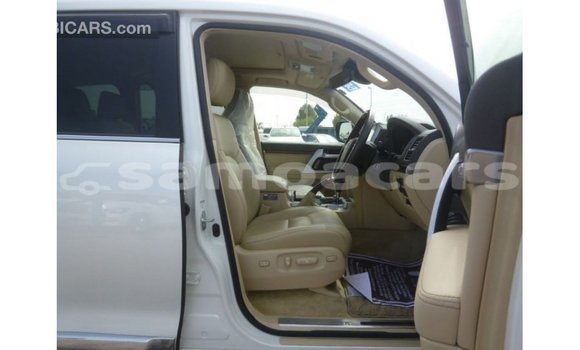Buy Import Toyota Land Cruiser White Car in Import - Dubai in A'ana Buy Import Toyota Land Cruiser White Car in Import - Dubai in A'ana