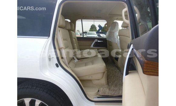 Buy Import Toyota Land Cruiser White Car in Import - Dubai in A'ana Buy Import Toyota Land Cruiser White Car in Import - Dubai in A'ana