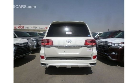 Buy Import Toyota Land Cruiser White Car in Import - Dubai in A'ana Buy Import Toyota Land Cruiser White Car in Import - Dubai in A'ana