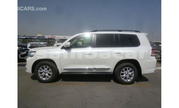 Buy Import Toyota Land Cruiser White Car in Import - Dubai in A'ana Buy Import Toyota Land Cruiser White Car in Import - Dubai in A'ana