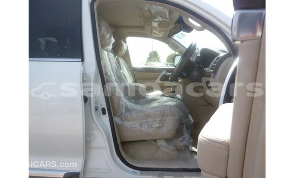 Buy Import Toyota Land Cruiser White Car in Import - Dubai in A'ana Buy Import Toyota Land Cruiser White Car in Import - Dubai in A'ana