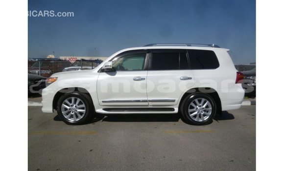 Buy Import Toyota Land Cruiser White Car in Import - Dubai in A'ana Buy Import Toyota Land Cruiser White Car in Import - Dubai in A'ana