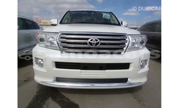 Buy Import Toyota Land Cruiser White Car in Import - Dubai in A'ana Buy Import Toyota Land Cruiser White Car in Import - Dubai in A'ana