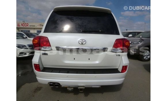 Buy Import Toyota Land Cruiser White Car in Import - Dubai in A'ana Buy Import Toyota Land Cruiser White Car in Import - Dubai in A'ana