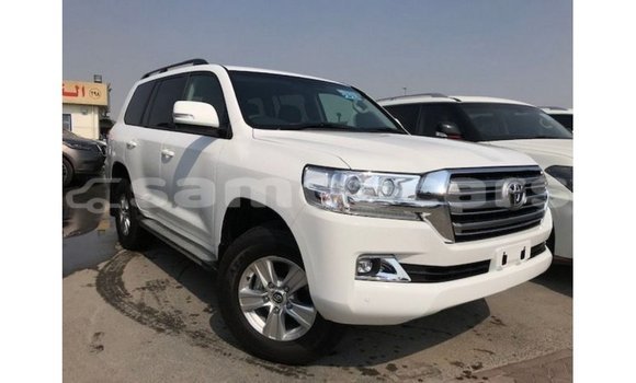 Buy Import Toyota Land Cruiser White Car in Import - Dubai in A'ana Buy Import Toyota Land Cruiser White Car in Import - Dubai in A'ana