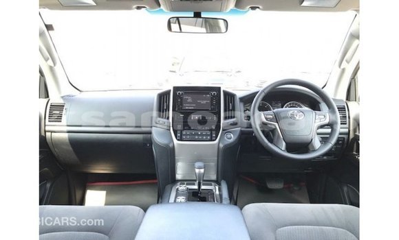 Buy Import Toyota Land Cruiser White Car in Import - Dubai in A'ana Buy Import Toyota Land Cruiser White Car in Import - Dubai in A'ana