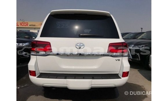 Buy Import Toyota Land Cruiser White Car in Import - Dubai in A'ana Buy Import Toyota Land Cruiser White Car in Import - Dubai in A'ana