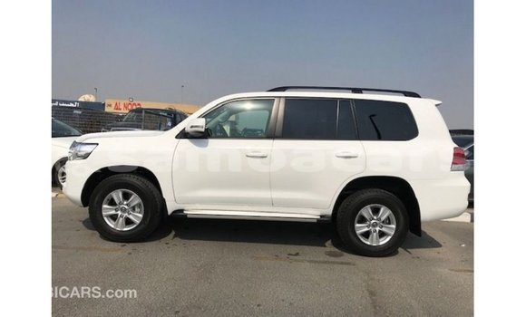 Buy Import Toyota Land Cruiser White Car in Import - Dubai in A'ana Buy Import Toyota Land Cruiser White Car in Import - Dubai in A'ana