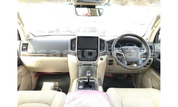 Buy Import Toyota Land Cruiser White Car in Import - Dubai in A'ana Buy Import Toyota Land Cruiser White Car in Import - Dubai in A'ana