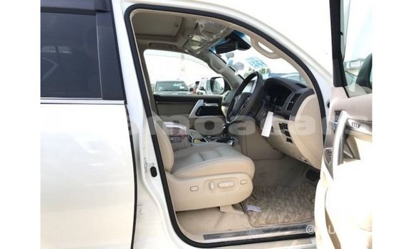 Buy Import Toyota Land Cruiser White Car in Import - Dubai in A'ana Buy Import Toyota Land Cruiser White Car in Import - Dubai in A'ana