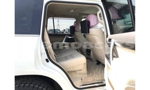 Buy Import Toyota Land Cruiser White Car in Import - Dubai in A'ana Buy Import Toyota Land Cruiser White Car in Import - Dubai in A'ana