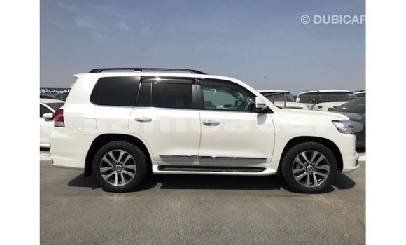Buy Import Toyota Land Cruiser White Car in Import - Dubai in A'ana Buy Import Toyota Land Cruiser White Car in Import - Dubai in A'ana