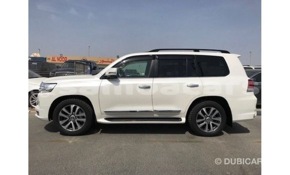 Buy Import Toyota Land Cruiser White Car in Import - Dubai in A'ana Buy Import Toyota Land Cruiser White Car in Import - Dubai in A'ana