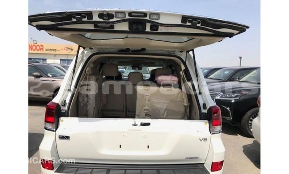 Buy Import Toyota Land Cruiser White Car in Import - Dubai in A'ana Buy Import Toyota Land Cruiser White Car in Import - Dubai in A'ana