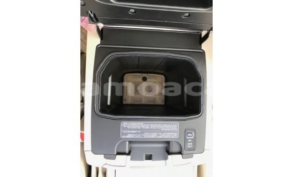 Buy Import Toyota Land Cruiser White Car in Import - Dubai in A'ana Buy Import Toyota Land Cruiser White Car in Import - Dubai in A'ana