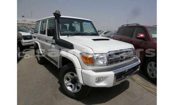 Buy Import Toyota Land Cruiser White Car in Import - Dubai in A'ana Buy Import Toyota Land Cruiser White Car in Import - Dubai in A'ana