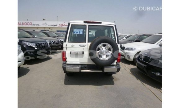 Buy Import Toyota Land Cruiser White Car in Import - Dubai in A'ana Buy Import Toyota Land Cruiser White Car in Import - Dubai in A'ana