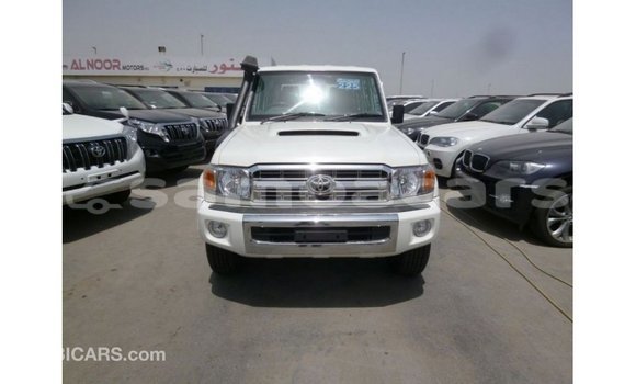 Buy Import Toyota Land Cruiser White Car in Import - Dubai in A'ana Buy Import Toyota Land Cruiser White Car in Import - Dubai in A'ana