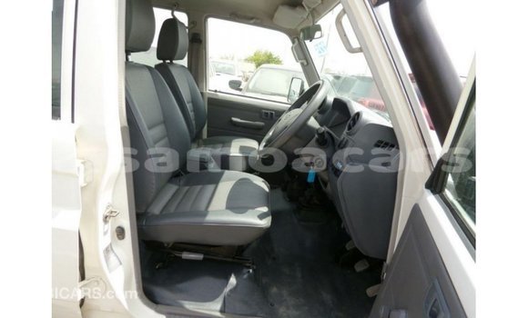 Buy Import Toyota Land Cruiser White Car in Import - Dubai in A'ana Buy Import Toyota Land Cruiser White Car in Import - Dubai in A'ana