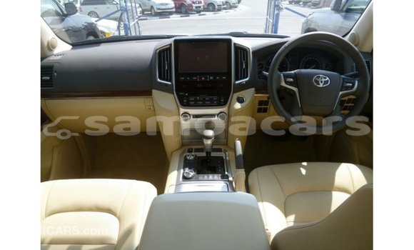 Buy Import Toyota Land Cruiser White Car in Import - Dubai in A'ana Buy Import Toyota Land Cruiser White Car in Import - Dubai in A'ana