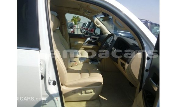 Buy Import Toyota Land Cruiser White Car in Import - Dubai in A'ana Buy Import Toyota Land Cruiser White Car in Import - Dubai in A'ana