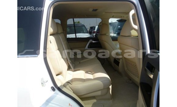 Buy Import Toyota Land Cruiser White Car in Import - Dubai in A'ana Buy Import Toyota Land Cruiser White Car in Import - Dubai in A'ana