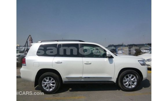 Buy Import Toyota Land Cruiser White Car in Import - Dubai in A'ana Buy Import Toyota Land Cruiser White Car in Import - Dubai in A'ana