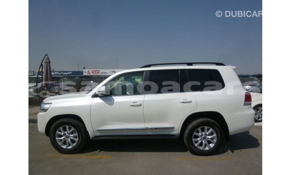Buy Import Toyota Land Cruiser White Car in Import - Dubai in A'ana Buy Import Toyota Land Cruiser White Car in Import - Dubai in A'ana