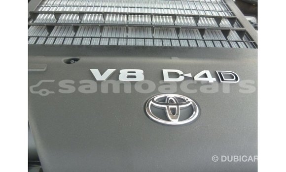 Buy Import Toyota Land Cruiser White Car in Import - Dubai in A'ana Buy Import Toyota Land Cruiser White Car in Import - Dubai in A'ana