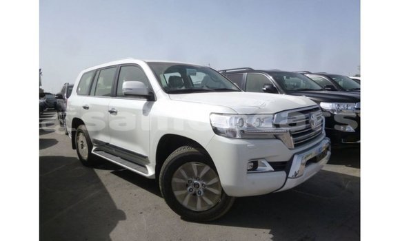 Buy Import Toyota Land Cruiser White Car in Import - Dubai in A'ana Buy Import Toyota Land Cruiser White Car in Import - Dubai in A'ana
