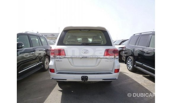 Buy Import Toyota Land Cruiser White Car in Import - Dubai in A'ana Buy Import Toyota Land Cruiser White Car in Import - Dubai in A'ana