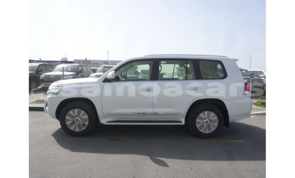 Buy Import Toyota Land Cruiser White Car in Import - Dubai in A'ana Buy Import Toyota Land Cruiser White Car in Import - Dubai in A'ana
