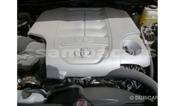 Buy Import Toyota Land Cruiser White Car in Import - Dubai in A'ana Buy Import Toyota Land Cruiser White Car in Import - Dubai in A'ana