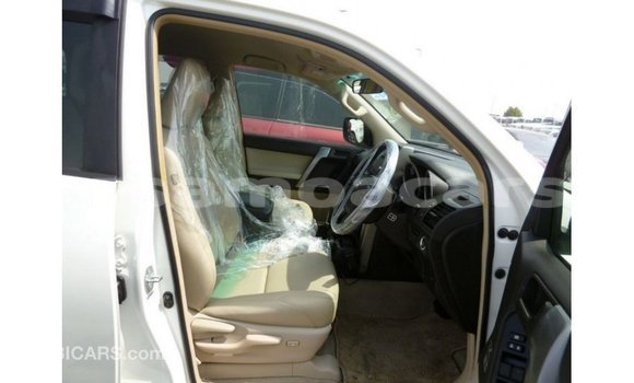 Buy Import Toyota Prado White Car in Import - Dubai in A'ana Buy Import Toyota Prado White Car in Import - Dubai in A'ana
