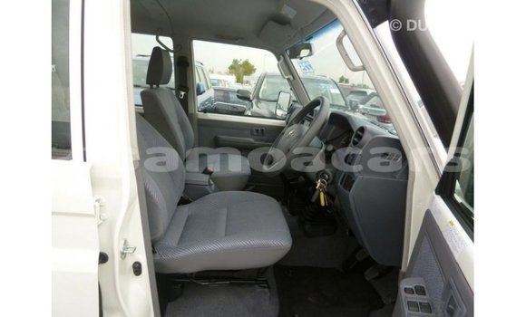 Buy Import Toyota Land Cruiser White Car in Import - Dubai in A'ana Buy Import Toyota Land Cruiser White Car in Import - Dubai in A'ana