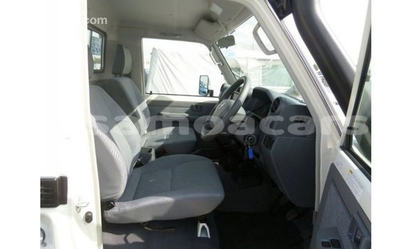 Buy Import Toyota Land Cruiser White Car in Import - Dubai in A'ana Buy Import Toyota Land Cruiser White Car in Import - Dubai in A'ana