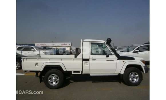 Buy Import Toyota Land Cruiser White Car in Import - Dubai in A'ana Buy Import Toyota Land Cruiser White Car in Import - Dubai in A'ana