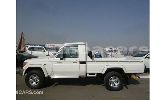 Buy Import Toyota Land Cruiser White Car in Import - Dubai in A'ana Buy Import Toyota Land Cruiser White Car in Import - Dubai in A'ana