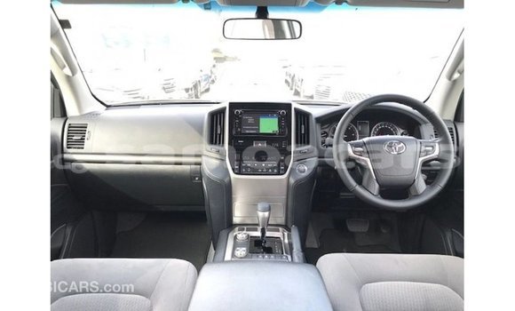 Buy Import Toyota Land Cruiser White Car in Import - Dubai in A'ana Buy Import Toyota Land Cruiser White Car in Import - Dubai in A'ana