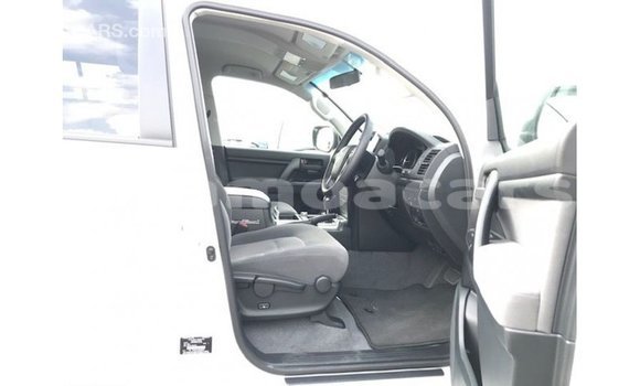 Buy Import Toyota Land Cruiser White Car in Import - Dubai in A'ana Buy Import Toyota Land Cruiser White Car in Import - Dubai in A'ana