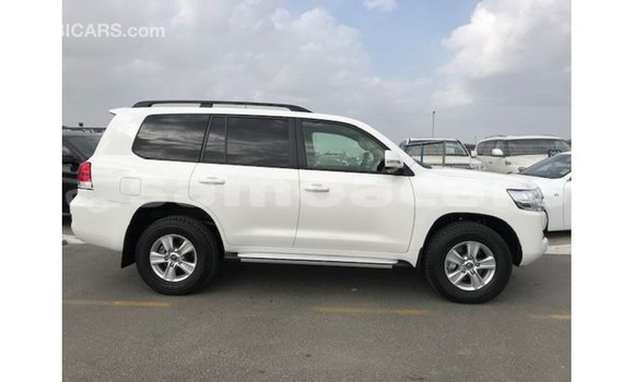 Buy Import Toyota Land Cruiser White Car in Import - Dubai in A'ana Buy Import Toyota Land Cruiser White Car in Import - Dubai in A'ana