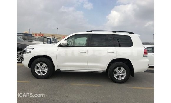 Buy Import Toyota Land Cruiser White Car in Import - Dubai in A'ana Buy Import Toyota Land Cruiser White Car in Import - Dubai in A'ana