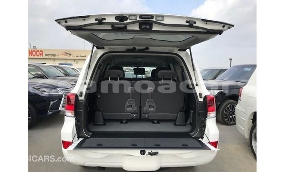 Buy Import Toyota Land Cruiser White Car in Import - Dubai in A'ana Buy Import Toyota Land Cruiser White Car in Import - Dubai in A'ana