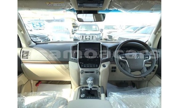 Buy Import Toyota Land Cruiser White Car in Import - Dubai in A'ana Buy Import Toyota Land Cruiser White Car in Import - Dubai in A'ana