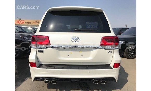 Buy Import Toyota Land Cruiser White Car in Import - Dubai in A'ana Buy Import Toyota Land Cruiser White Car in Import - Dubai in A'ana